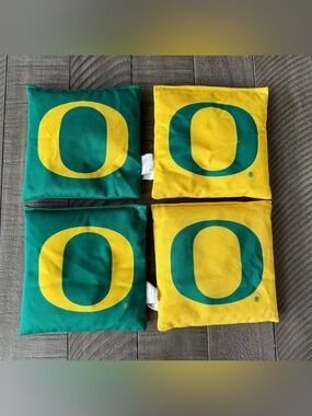 University of Oregon Cornhole Bean Bags - Green and Yellow (Set of 4)